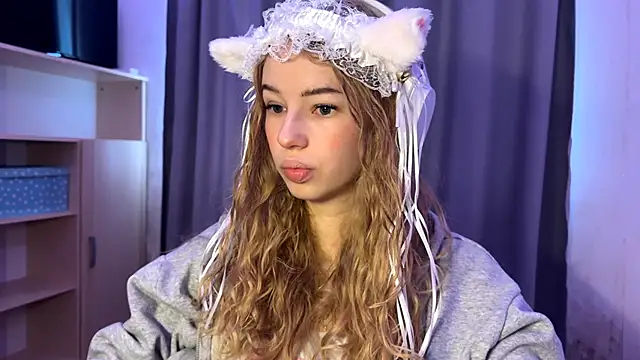 LunaCrave online show from 10/24/25, 07:29