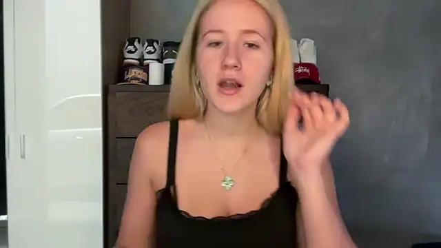 itssosierra online show from 04/22/26, 02:29
