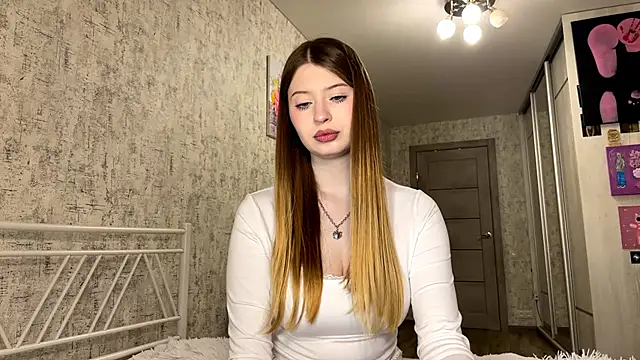 Snapshot of SinVelvet chatting on 10/28/25, 09:08 SinVelvet online show from 10/28/25, 09:08