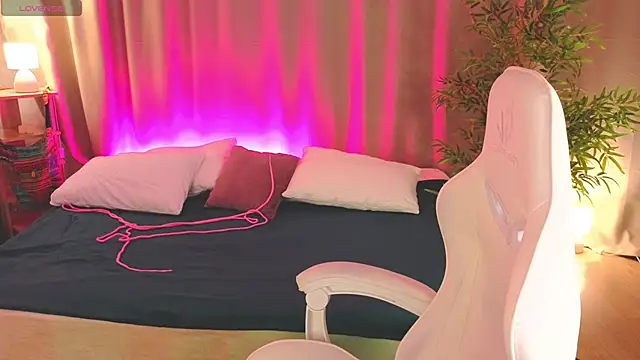 Rene Shine online show from 03/11/26, 05:07