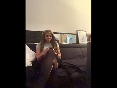 luziaaa92 online show from 10/13/25, 02:18