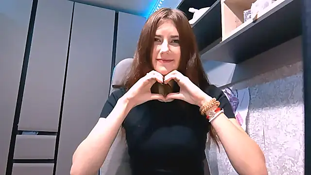 Snapshot of AliceNova chatting on 10/14/25, 05:08 AliceNova online show from 10/14/25, 05:08