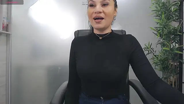 YaraXCox online show from 01/13/26, 05:22