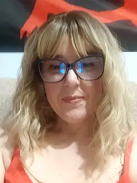 Amelialove42 online show from 04/05/26, 07:20