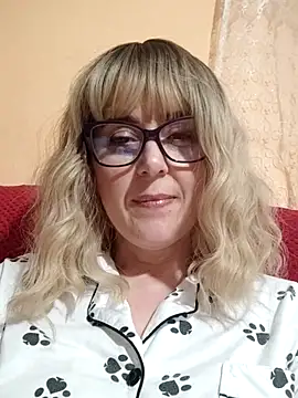 Amelialove42 online show from 06/06/26, 06:46