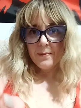 Amelialove42 online show from 04/06/26, 07:15