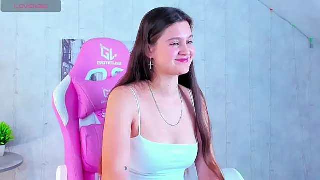 Snapshot of Renesmy_Black chatting on 10/21/25, 12:43 Renesmy Black online show from 10/21/25, 12:43