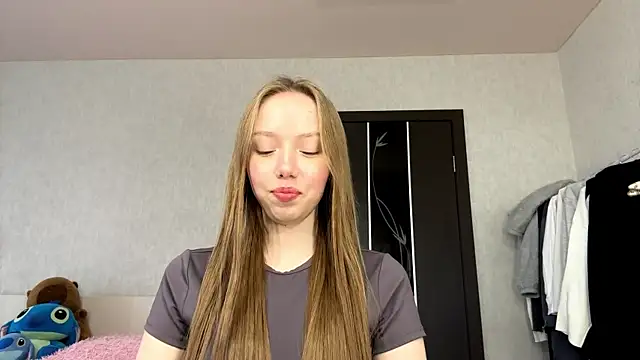 Snapshot of AntoniaMoravick chatting on 10/20/25, 09:21 AntoniaMoravick online show from 10/20/25, 09:21