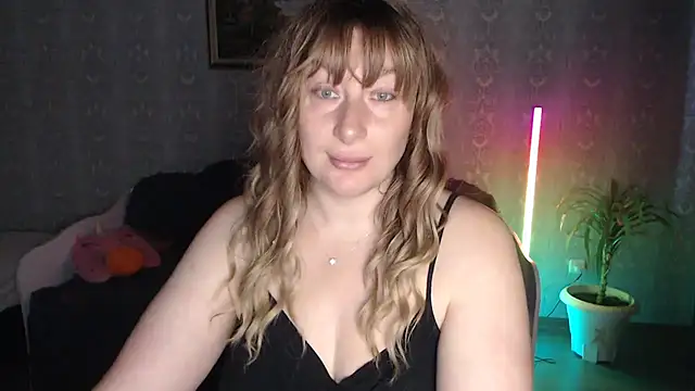 Yummy Gloria online show from 11/20/25, 06:47