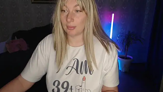 Yummy Gloria online show from 11/16/25, 06:18