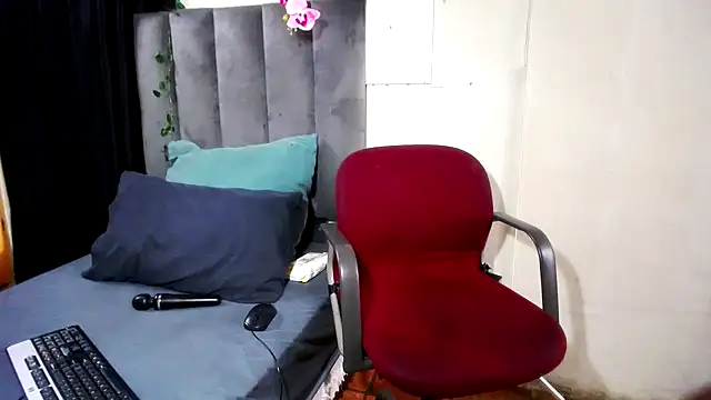 Kelly-001 online show from 12/04/25, 01:54