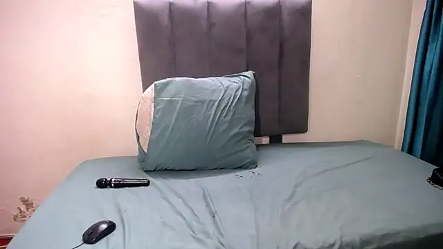 Snapshot of Kelly-001 chatting on 12/21/25, 09:59 Kelly-001 online show from 12/21/25, 09:59