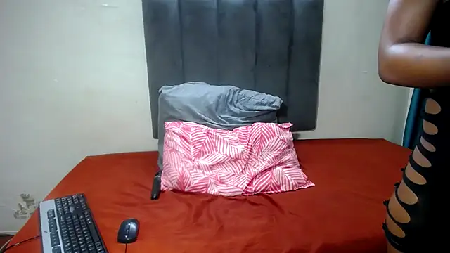 Kelly-001 online show from 12/18/25, 09:40