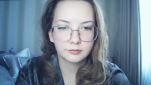 Snapshot of MoodieMira chatting on 02/18/26, 01:07 MoodieMira online show from 02/18/26, 01:07