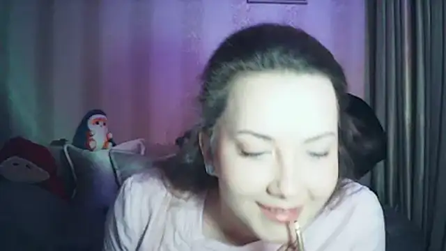 MoodieMira online show from 04/15/26, 05:28