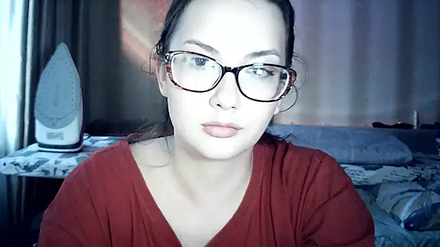 MoodieMira online show from 06/05/26, 04:13