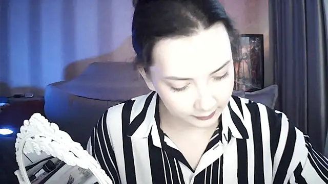 MoodieMira online show from 06/17/26, 05:34