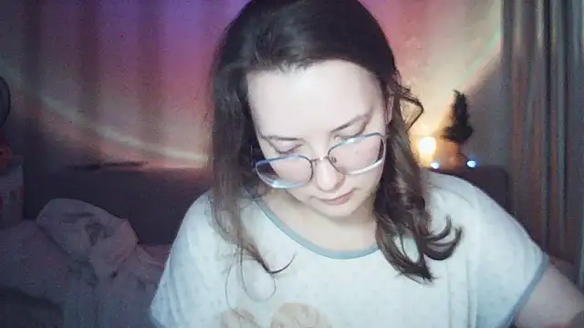 MoodieMira online show from 12/18/25, 02:05