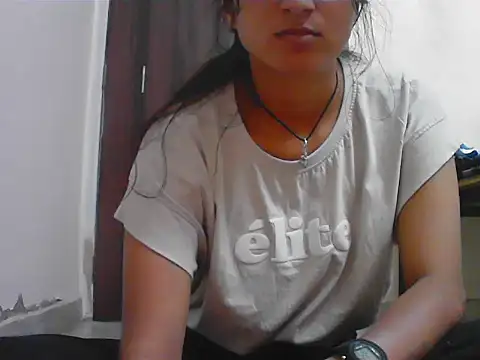 Snapshot of Sara_Singh chatting on 11/06/25, 08:07 Sara Singh online show from 11/06/25, 08:07