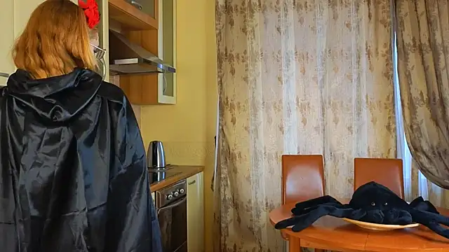 AlinaAldrete online show from 10/31/25, 07:16