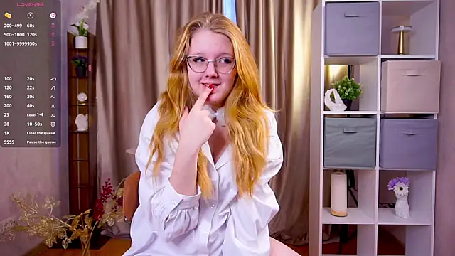 AlinaAldrete online show from 12/19/25, 08:17