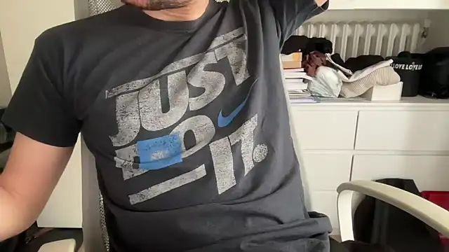 Snapshot of matrixx_9 chatting on 10/31/25, 01:08 matrixx 9 online show from 10/31/25, 01:08