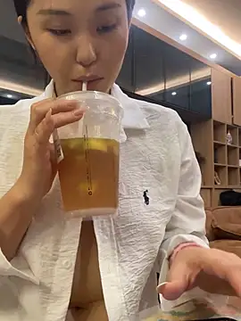 zhenzhen666 online show from 10/28/25, 06:34