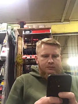 Snapshot of bodywork30 chatting on 12/18/25, 03:38 bodywork30 online show from 12/18/25, 03:38