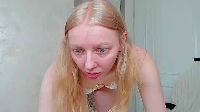 Snapshot of SundyRose chatting on 06/20/26, 06:18 SundyRose online show from 06/20/26, 06:18