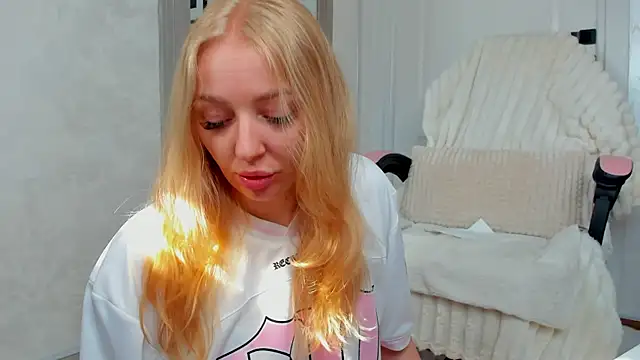 Snapshot of SundyRose chatting on 07/19/26, 06:22 SundyRose online show from 07/19/26, 06:22