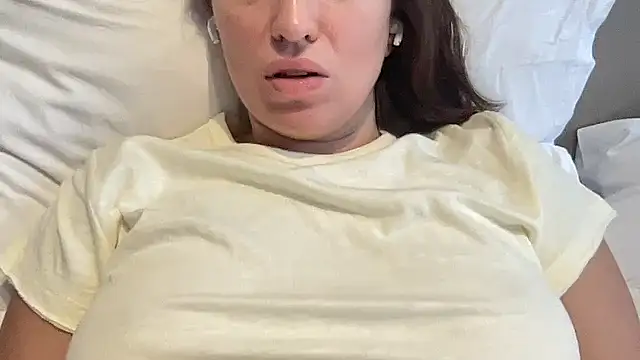 Snapshot of CArivora chatting on 02/22/26, 08:49 CArivora online show from 02/22/26, 08:49