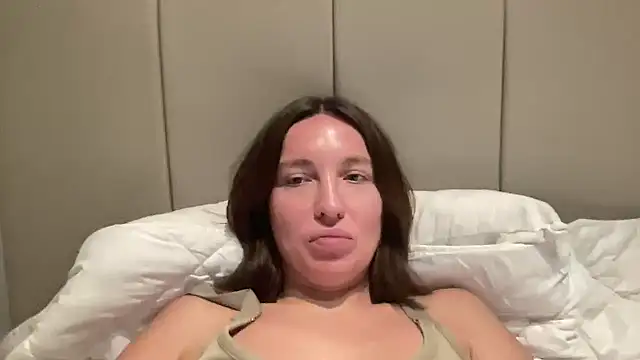 Snapshot of CArivora chatting on 02/20/26, 08:22 CArivora online show from 02/20/26, 08:22