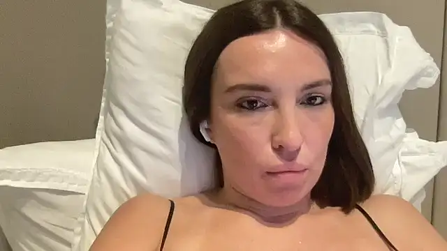 Snapshot of CArivora chatting on 02/24/26, 03:35 CArivora online show from 02/24/26, 03:35