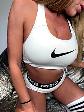 MrsCharlottFox online show from 11/14/25, 01:37