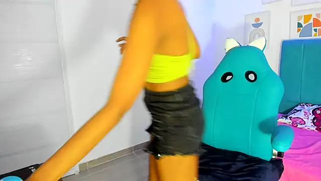 Dakota evans18 online show from 12/01/25, 02:34