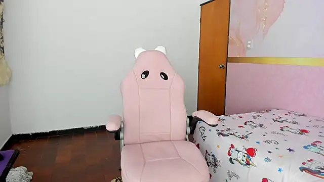 Dakota evans18 online show from 10/20/25, 10:38