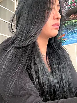 Snapshot of saris_moon chatting on 10/16/25, 04:59 saris moon online show from 10/16/25, 04:59