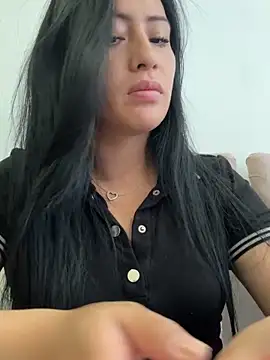 Snapshot of saris_moon chatting on 10/22/25, 03:11 saris moon online show from 10/22/25, 03:11