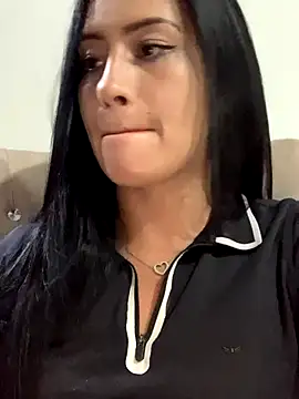 Snapshot of saris_moon chatting on 10/10/25, 12:44 saris moon online show from 10/10/25, 12:44