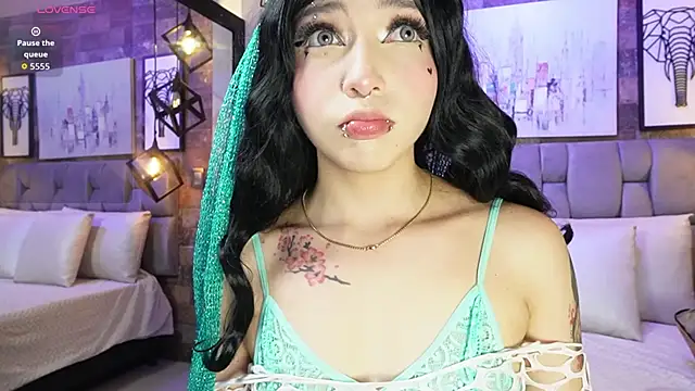 Sophia Bellucci online show from 12/15/25, 12:44