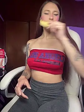 Im scarlett18 online show from 11/26/25, 10:32