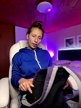 Im scarlett18 online show from 10/28/25, 07:02