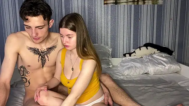 EmiliaCouple online show from 12/03/25, 12:15