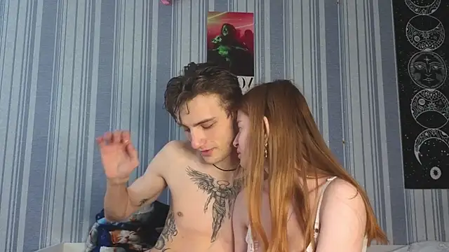 EmiliaCouple online show from 04/22/26, 12:45