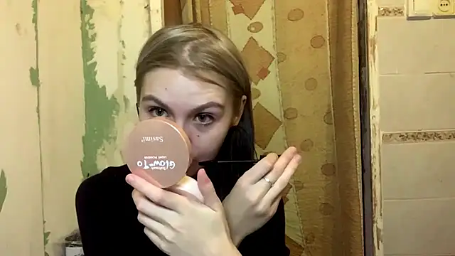 ArianeBhayani online show from 10/23/25, 09:13