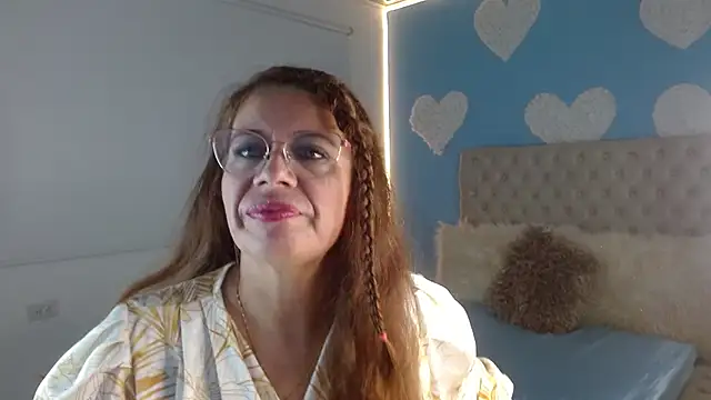 Snapshot of channelsmith_55 chatting on 04/18/26, 01:57 channelsmith 55 online show from 04/18/26, 01:57