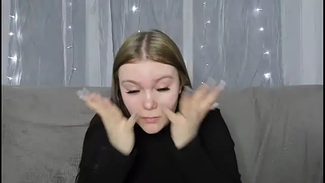 Musegirl online show from 12/17/25, 02:05