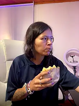 Ninfa pink online show from 11/21/25, 09:14