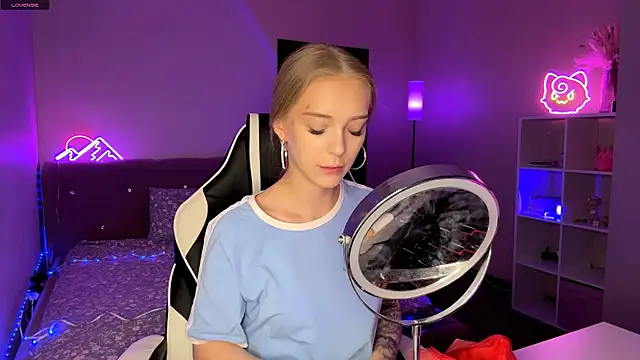 EvaPeace online show from 03/23/26, 01:33