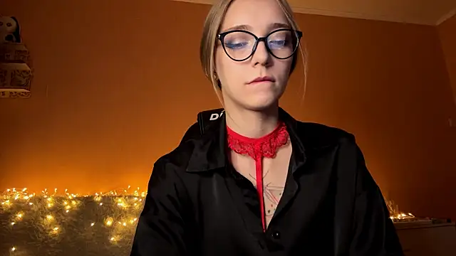 EvaPeace online show from 10/11/25, 04:19